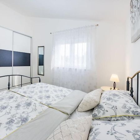 Apartmani Neva, Pridraga エクステリア 写真
