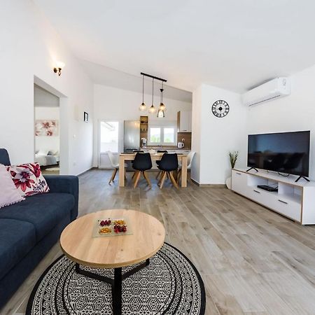 Apartmani Neva, Pridraga エクステリア 写真