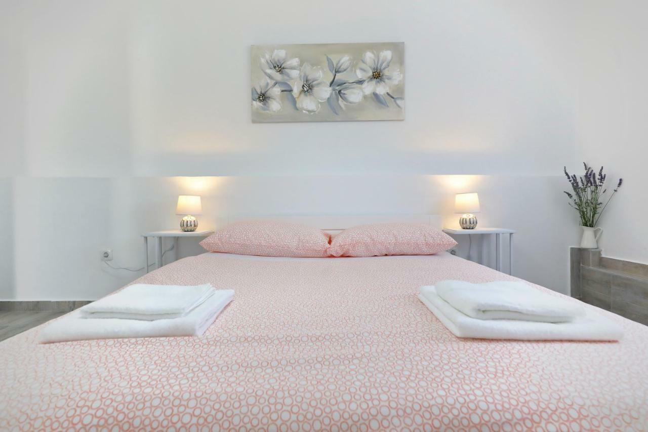 Apartmani Neva, Pridraga エクステリア 写真