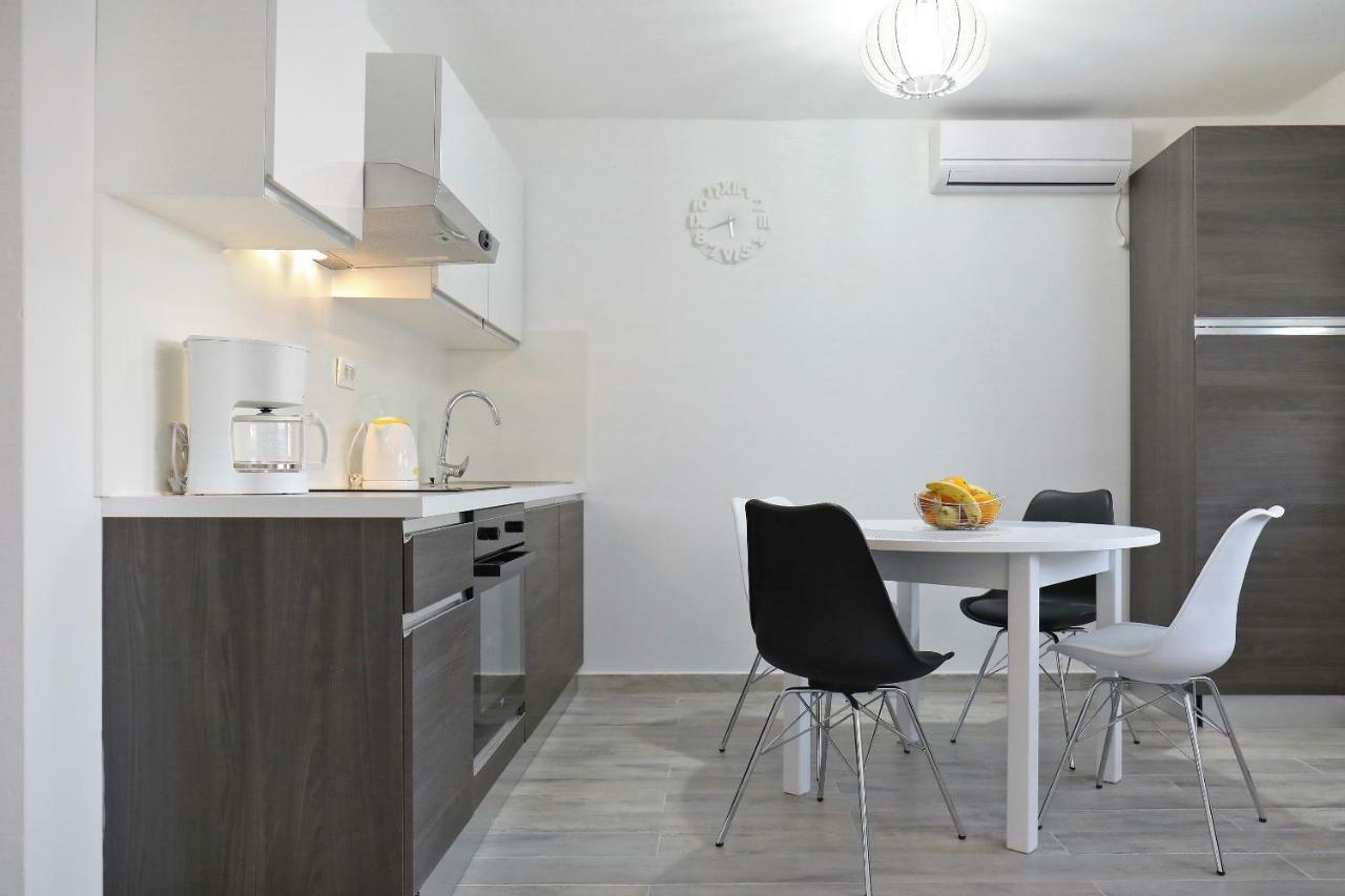 Apartmani Neva, Pridraga エクステリア 写真