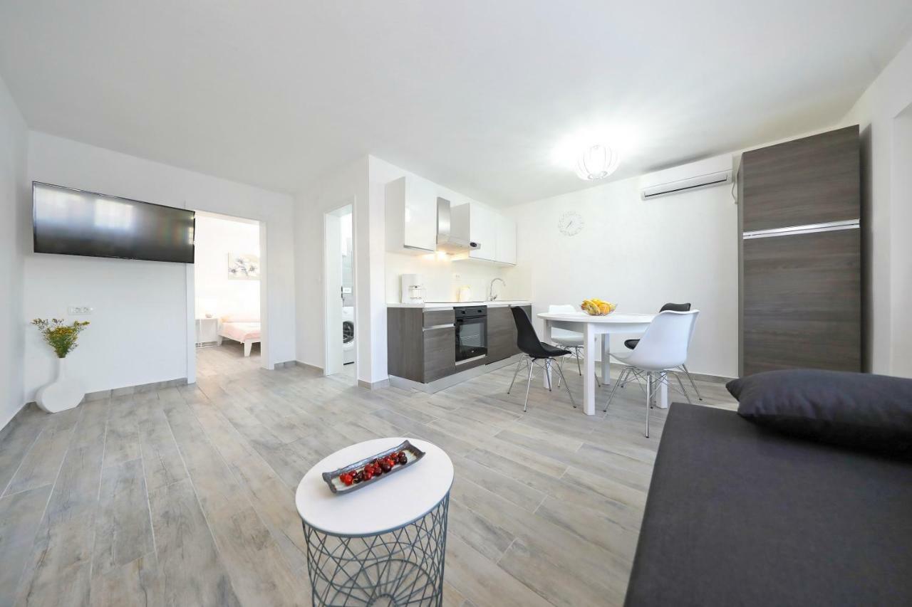 Apartmani Neva, Pridraga エクステリア 写真