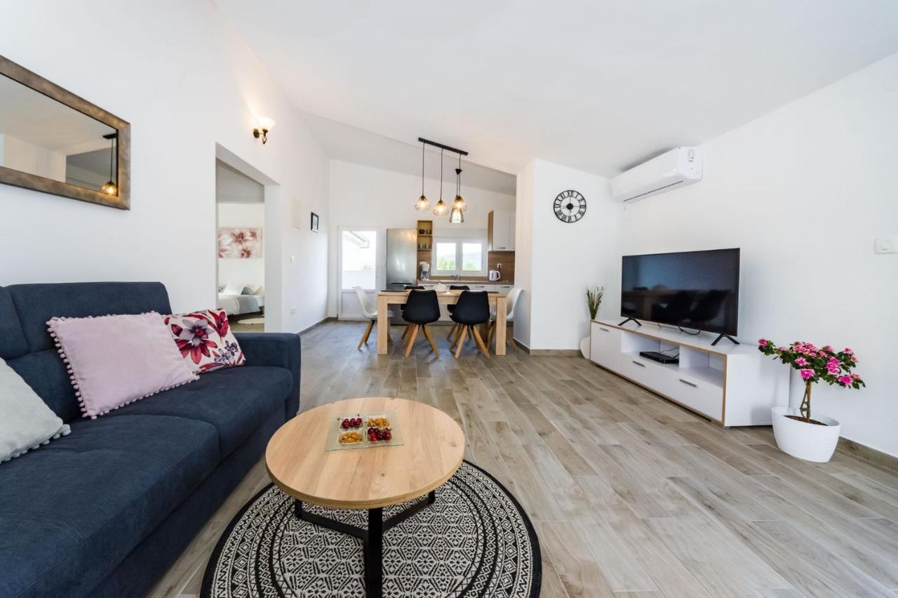 Apartmani Neva, Pridraga エクステリア 写真