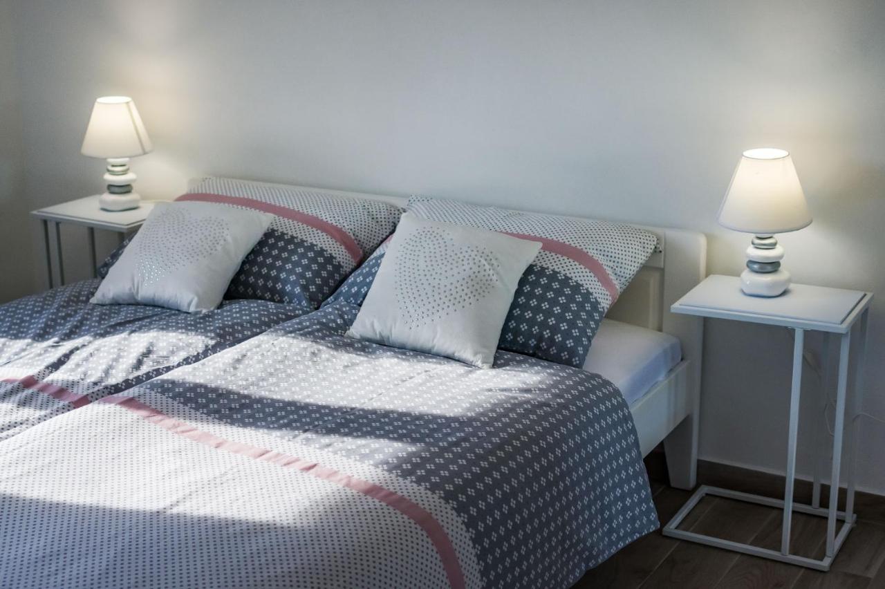 Apartmani Neva, Pridraga エクステリア 写真