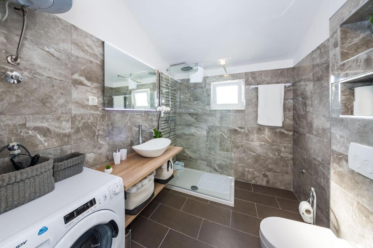 Apartmani Neva, Pridraga エクステリア 写真