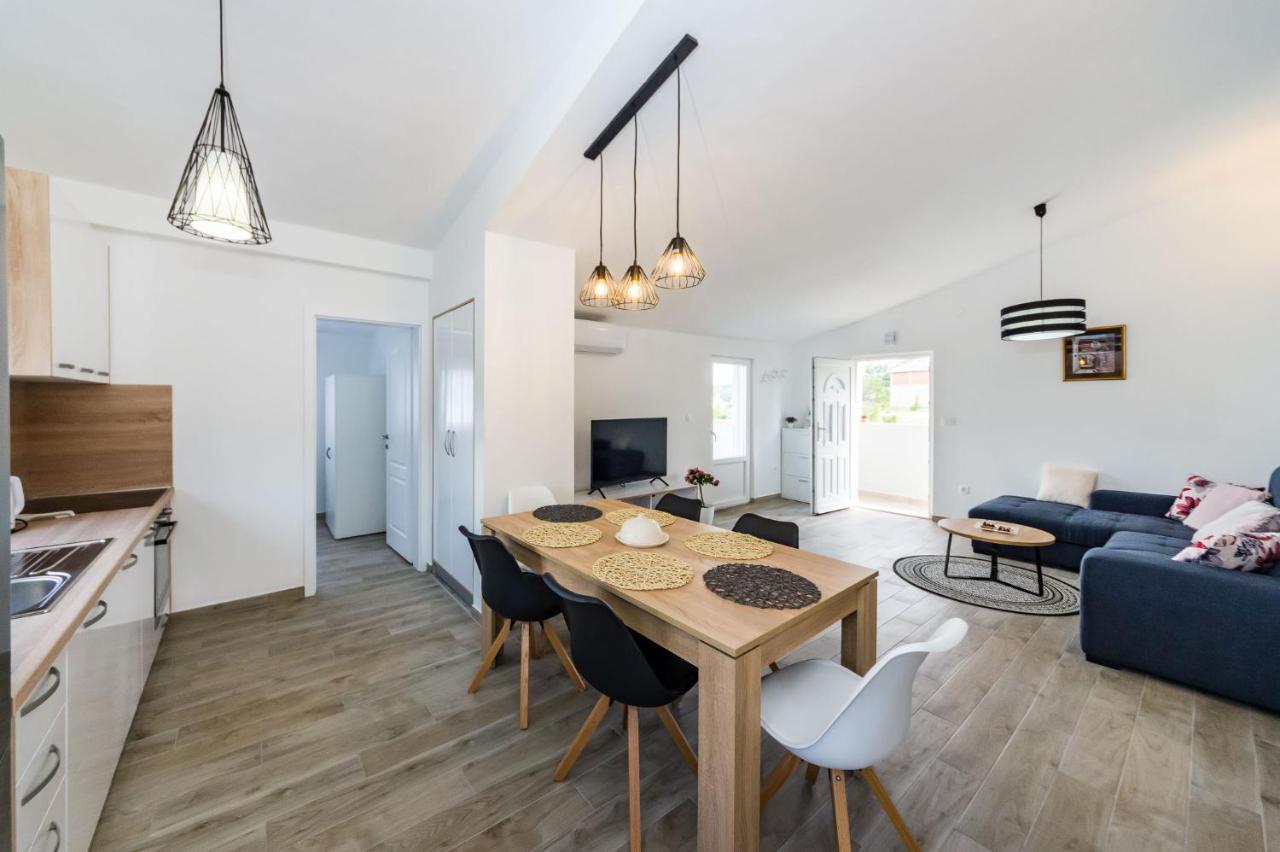 Apartmani Neva, Pridraga エクステリア 写真